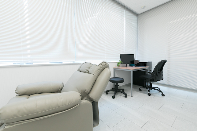 Consultation room at the Tokyo Yaesu clinic