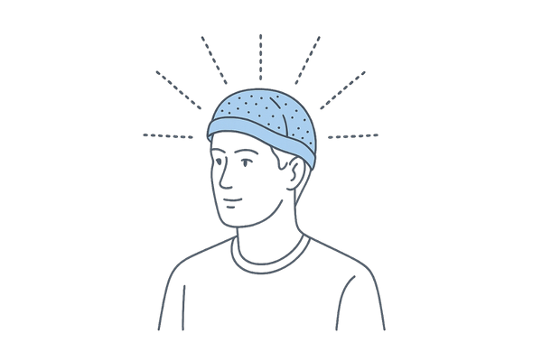 LEDレーザーキャップで頭皮治療を行う男性