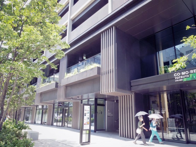 クリニックフォア四谷(2階が店舗)