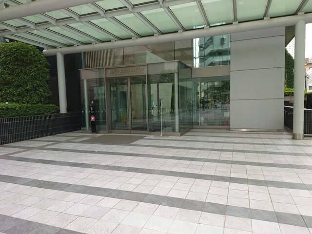 DMMオンラインクリニックのビル入口