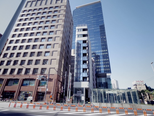 新宿AGAクリニック(AGAオンクリ)のビル外観(細いビル)